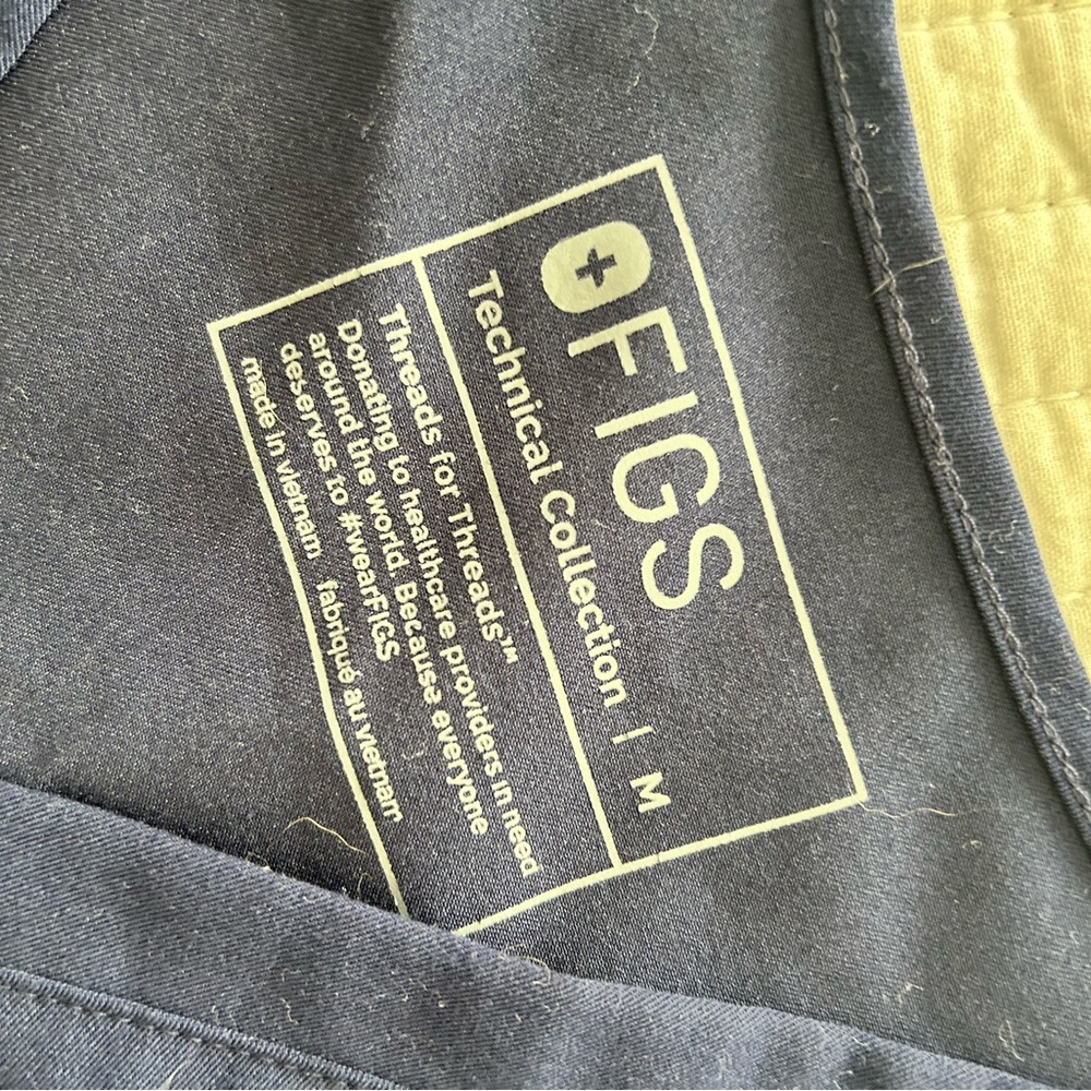 Figs Navy Blue Medium top-only worn 4 times!